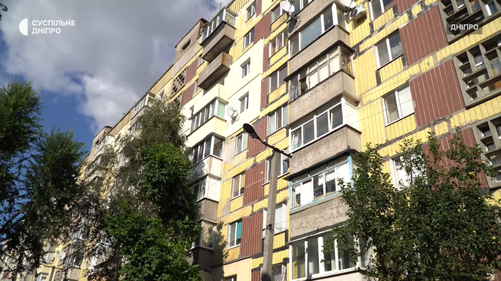 У Дніпрі мешканці скаржаться на сусідку через шум, затоплення та сміття