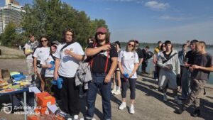 Понад 80 людей прибрали 500 метрів набережної Дніпра до Всесвітнього дня чистоти
