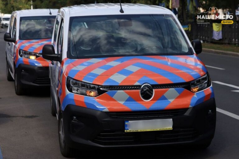 У Дніпрі запустили нові авто з підйомниками для ветеранів у «Соціальному таксі»