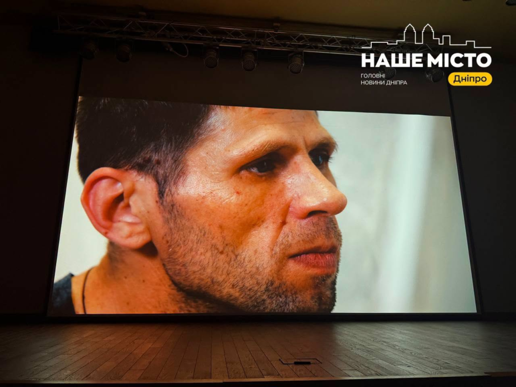 У Дніпрі презентували фільм «Татові кольори» про ветерана Миколу Філонова