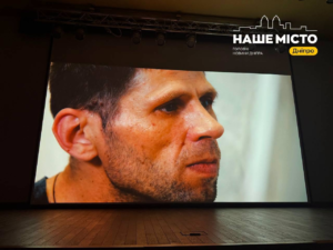 У Дніпрі презентували фільм «Татові кольори» про ветерана Миколу Філонова