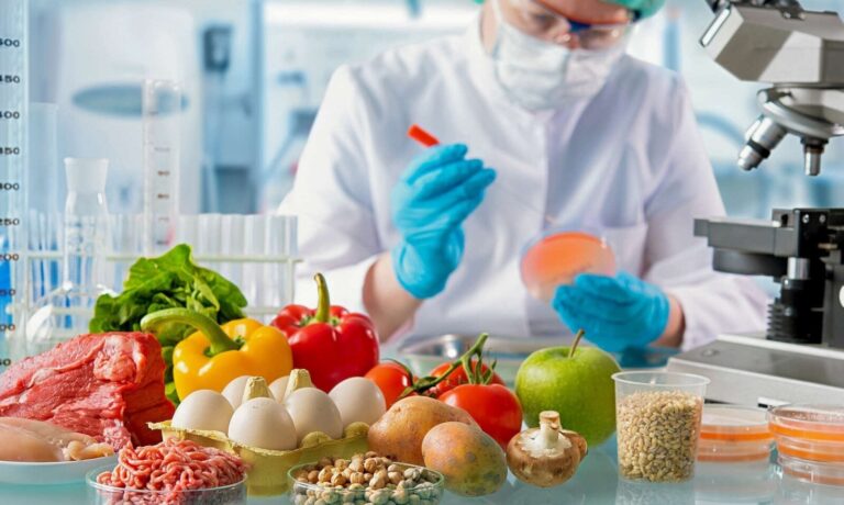 Пенсіонерка з Дніпра вирощує екзотичні овочі без копання ґрунту