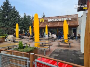 McDonald’s в Україні обмежив меню через пошкодження складу