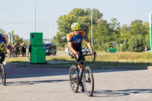 В Дніпро приїхав канадський ветеран Джейкоб Кепка з велоподорожжю Україною
