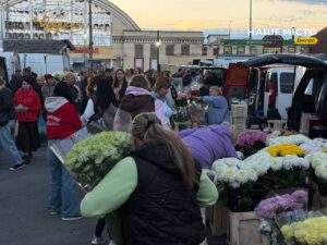 Квітковий ринок у Дніпрі перед Днем вчителя: огляд цін на букети