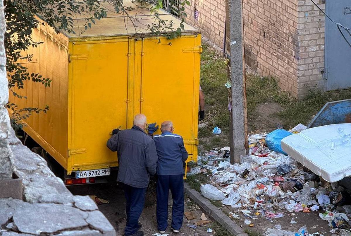 У Дніпрі Укрпошта звинуватила у викиданні сміття на вулиці