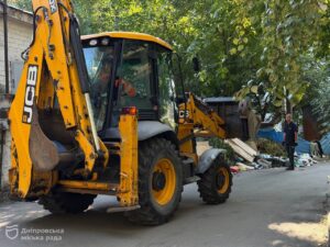 У Дніпрі пояснили, чому не можна залишати гілки біля контейнерів