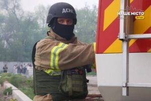 Рятувальник Олексій Зуй врятував 11-річну дівчинку після атаки у Дніпрі