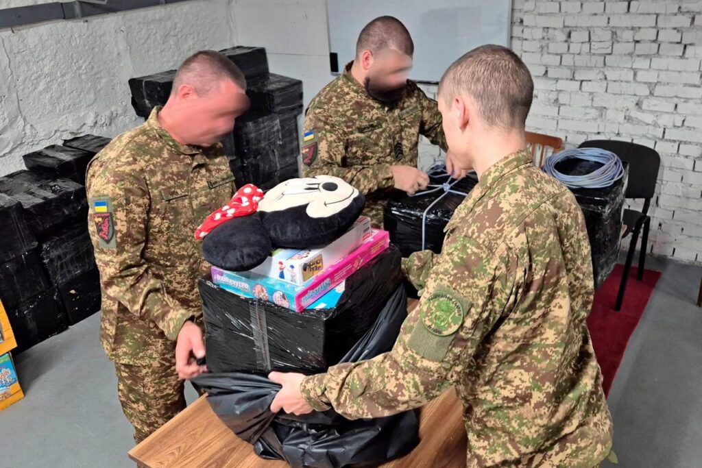 Нацгвардійці роти «Болгаричі» за допомогою дронів доставили до тимчасово окупованих Олешок дитяче харчування й іграшки