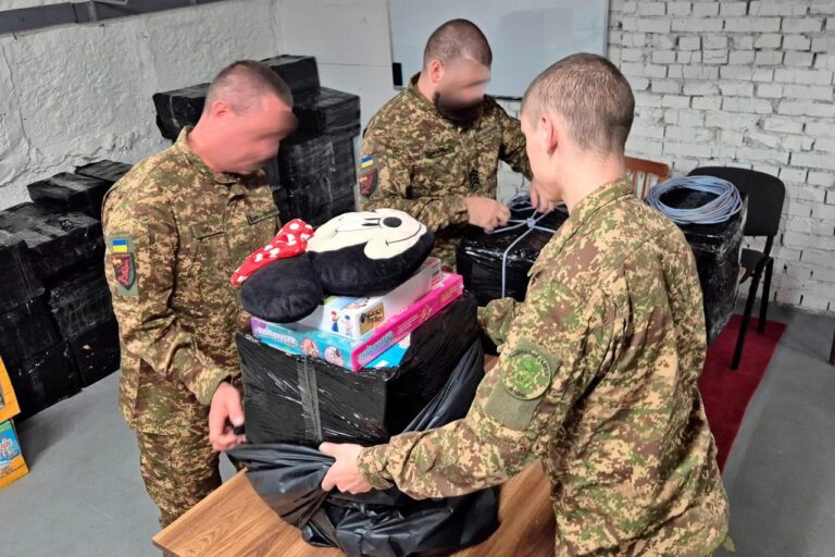 Нацгвардійці роти «Болгаричі» за допомогою дронів доставили до тимчасово окупованих Олешок дитяче харчування й іграшки