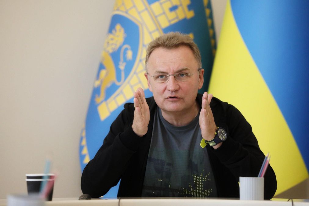 У Львові двірники та водії трамваїв можуть не отримати зарплату через зупинку платежів