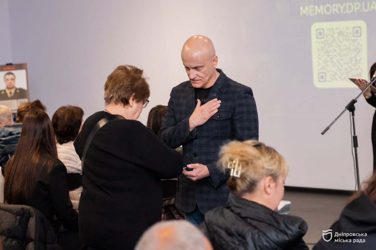 У Дніпрі посмертно вручили медалі 22 загиблим захисникам України