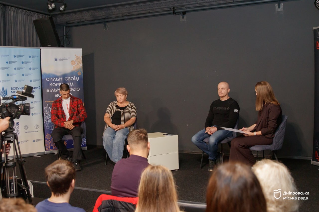 У Дніпрі відбувся Всеукраїнський круглий стіл про національну ідентичність