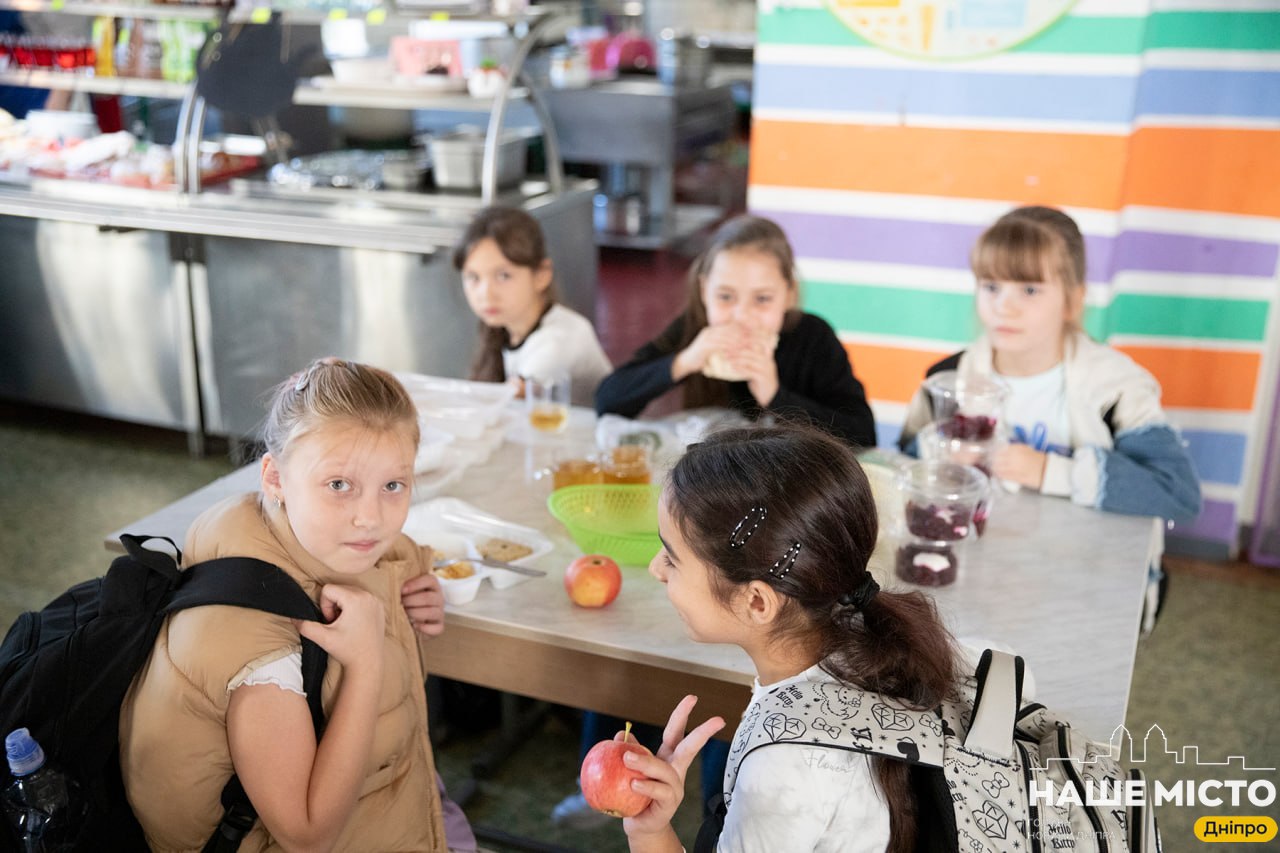 Хто постачає їжу у школи Дніпра та де переглянути меню