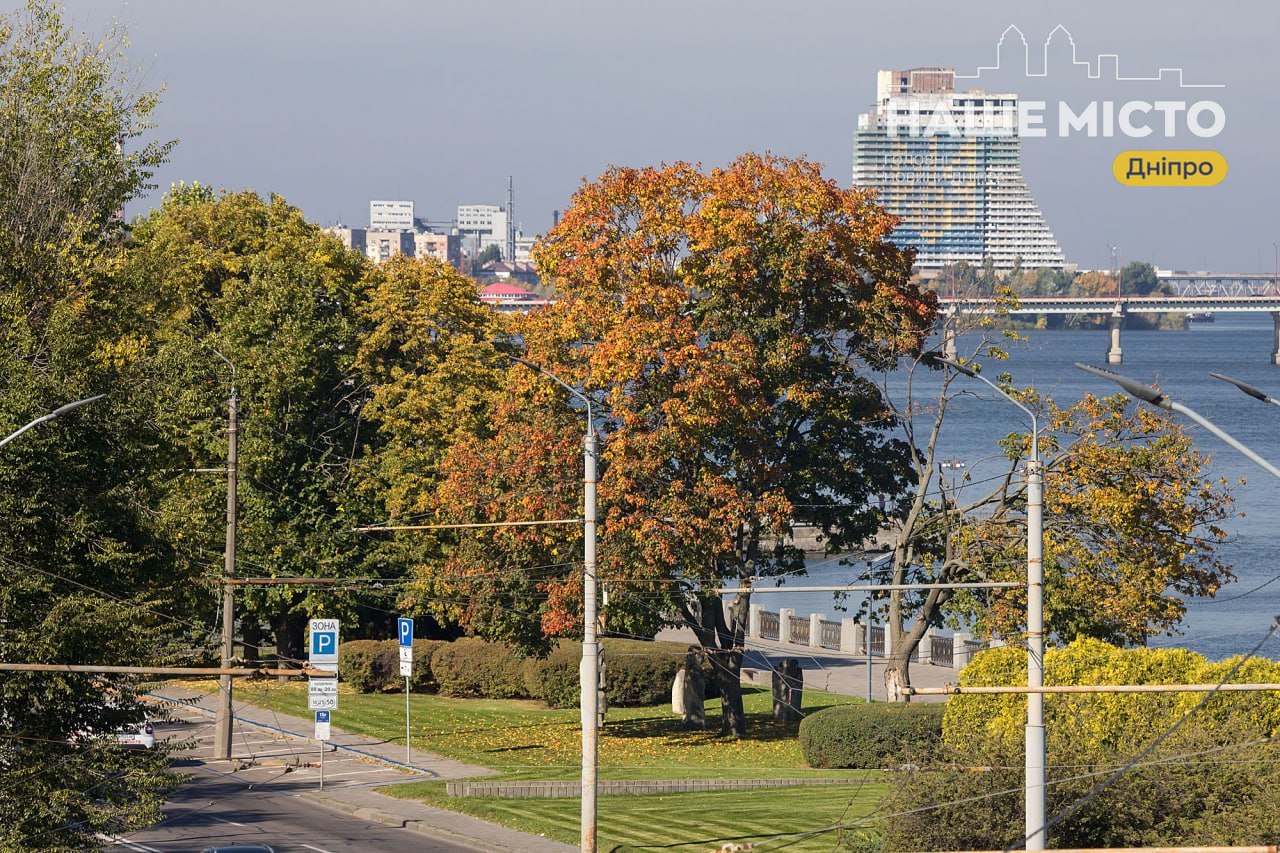 Осіння набережна Дніпра: золоті барви та затишні прогулянки