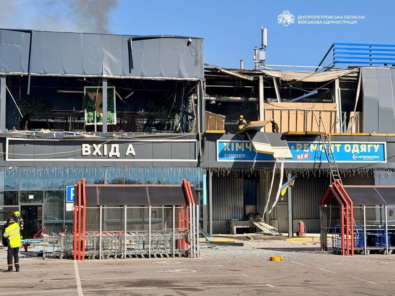Ворог вдарив по торговельному центру в Дніпровському районі Дніпра