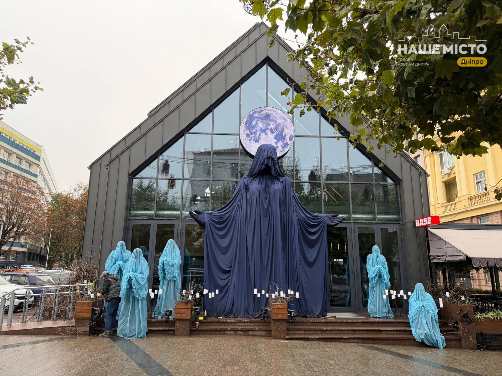 Містична Halloween-інсталяція у центрі Дніпра