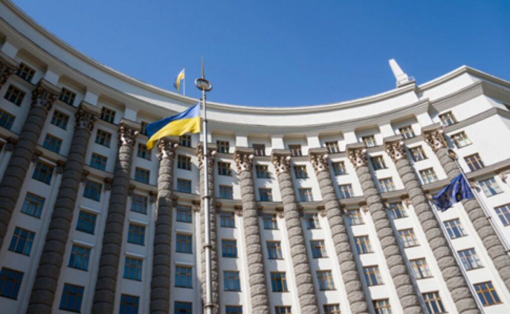 Гроші в бюджеті є, а уряд штучно створив кризу з платежами громад, — економічний журналіст Лямець
