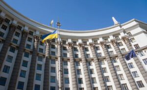 Гроші в бюджеті є, а уряд штучно створив кризу з платежами громад, — економічний журналіст Лямець