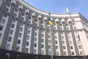 Наслідки гірші за обстріли: АМУ та Всеукраїнська асоціація громад вимагають від уряду розблокувати рахунки місцевих бюджетів